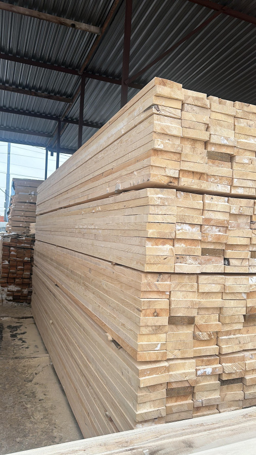 Доска обрезная 50х200х6000. Сосна. 1 сорт. Естественная влажность