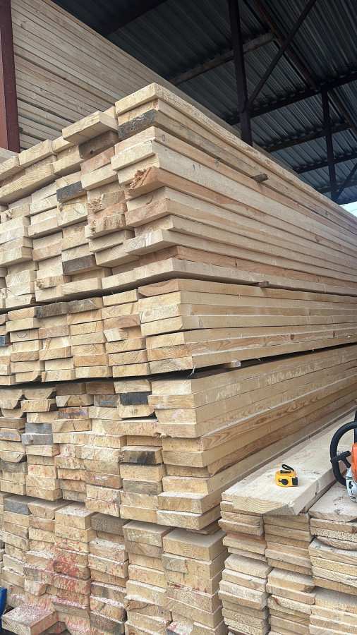 Доска обрезная 50х200х6000. Сосна. 1 сорт. Естественная влажность