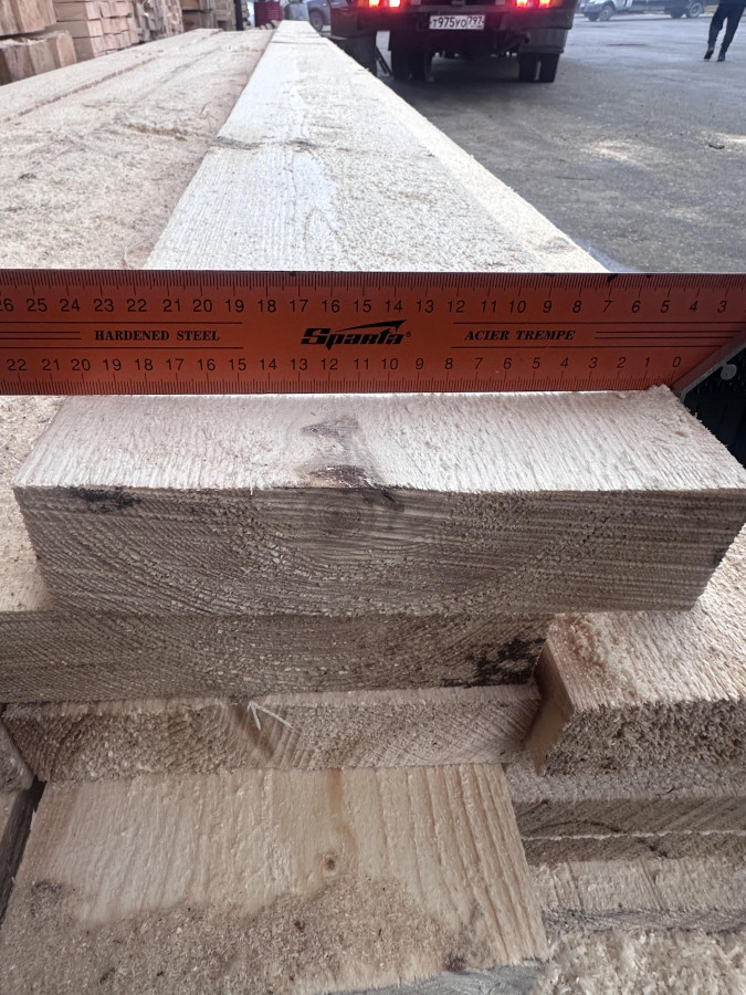 Доска обрезная 50х200х6000. Сосна. 1 сорт. Естественная влажность