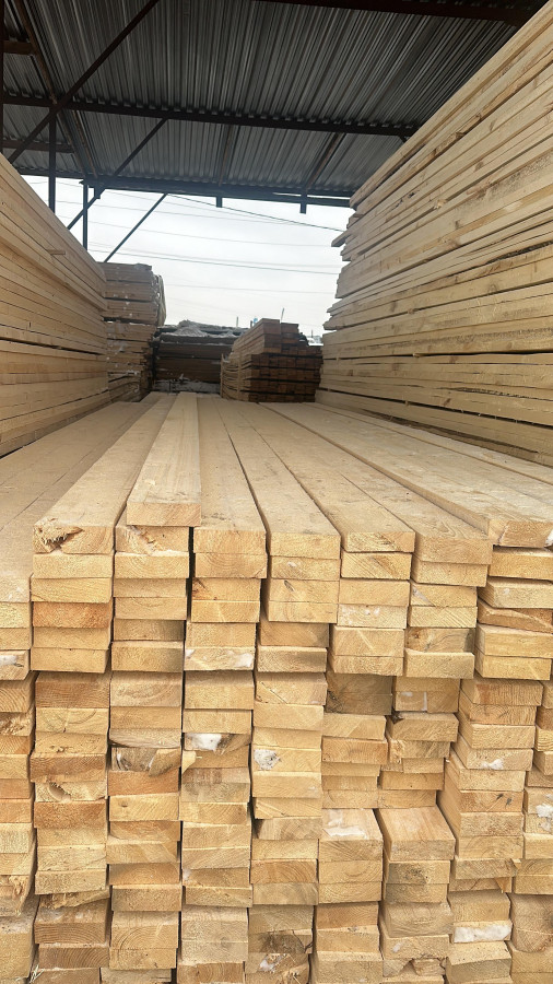 Доска обрезная 50х150х6000, Сосна. 1 сорт. Естественная влажность