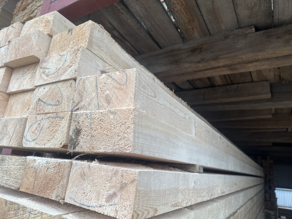 Брус обрезной 100х200х6000, ГОСТ. Сосна. 1 Сорт. Естественная влажность