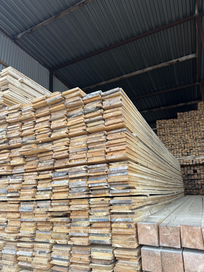 Доска обрезная 25х200х6000 мм. Сосна. 1 сорт. Естественная влажность